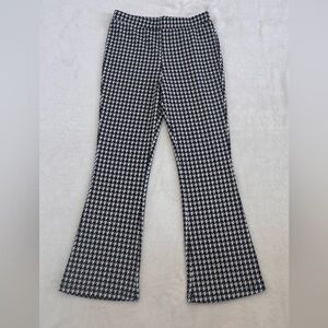 Forever 21 Size Medium Stretchy casual pants; black & white houndstooth pattern